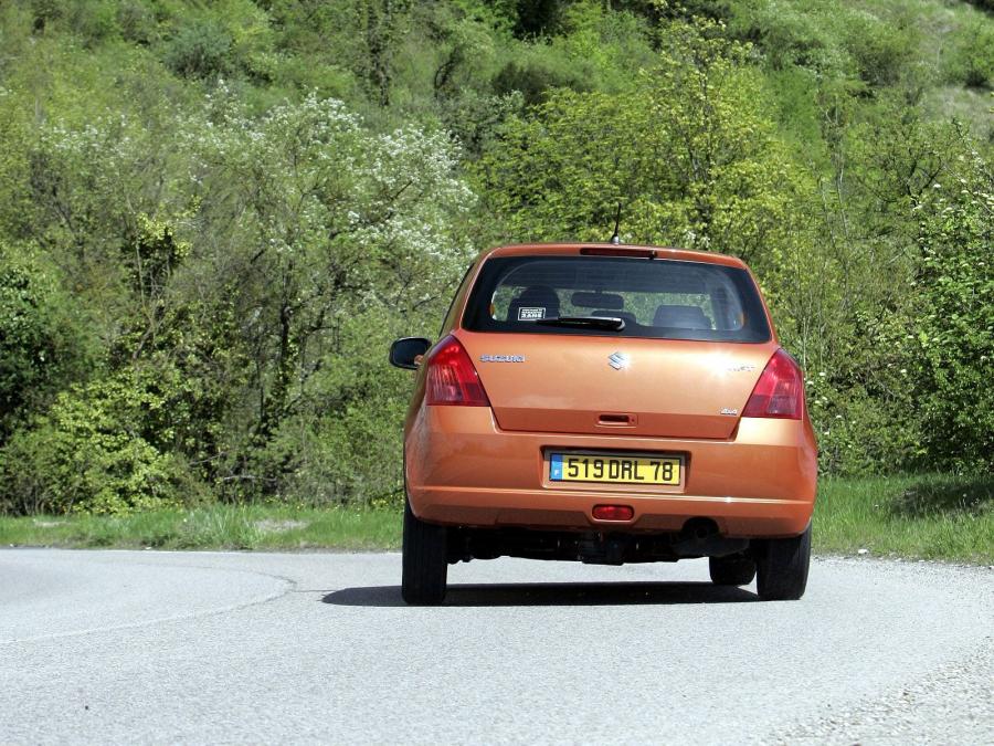  Suzuki Swift 4x4 2004 года  (фото 3 из 7)